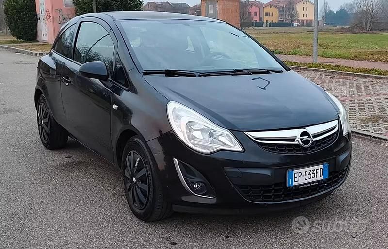 Usata Opel Corsa 85 CV (62 kW) 2012 Grigio Utilitaria