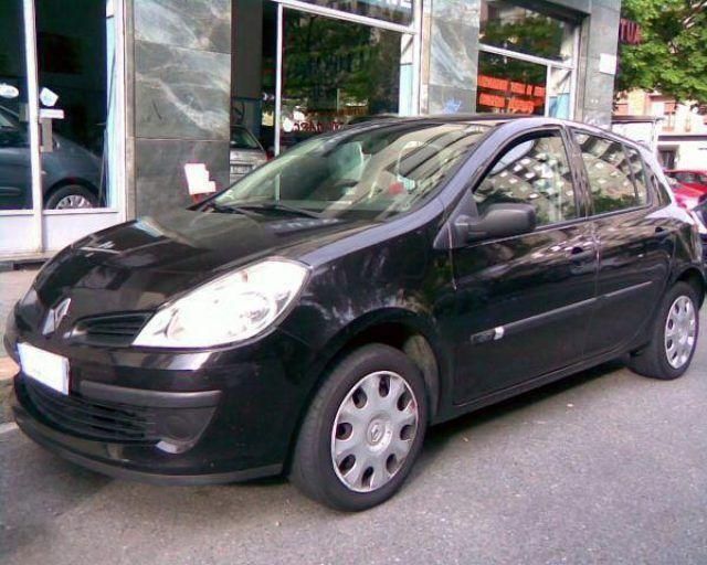 Nero Usata 2006 Renault Clio II Tre volumi | 3750 € (Molto cara) - Immagine 1/4