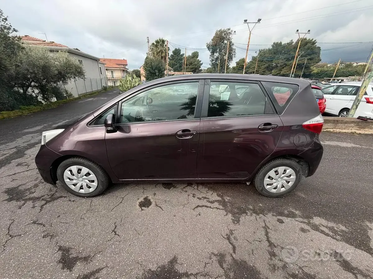 Usata Toyota Verso-S Style 90 CV (66 kW) 2012 Viola Monovolume