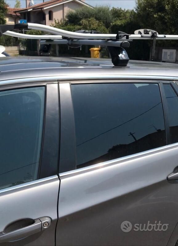 Grigio Usata 2011 BMW 318 Station wagon | 5000 € (Buon prezzo) - Immagine 1/4