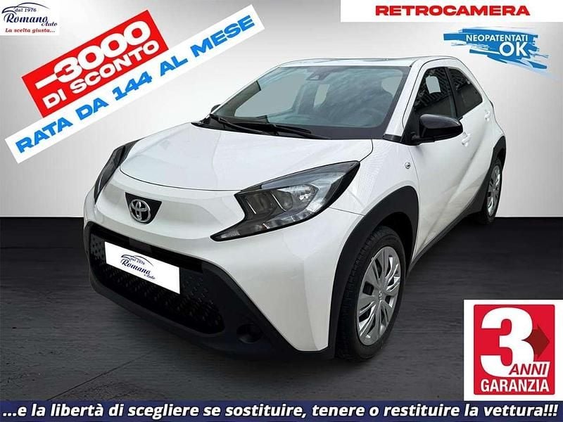 Bianco Nuova 2025 Toyota Aygo Active Due volumi | 15.990 € - Immagine 1/3