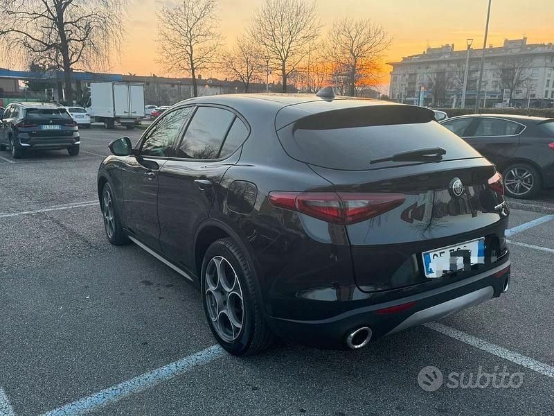 Usata Alfa Romeo Stelvio 190 CV (139 kW) 2021 Nero SUV