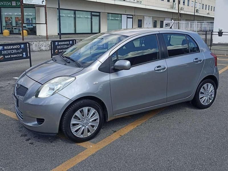 Usata Toyota Yaris Sol 69 CV (50 kW) 2006 Grigio Berlina