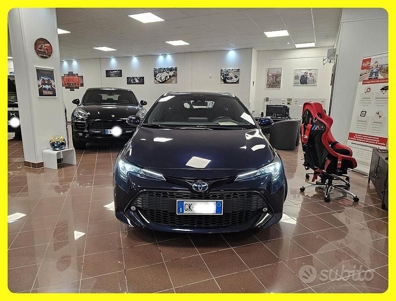 Usata Toyota Corolla Business Edition 122 CV (89 kW) 2022 Blu Station wagon