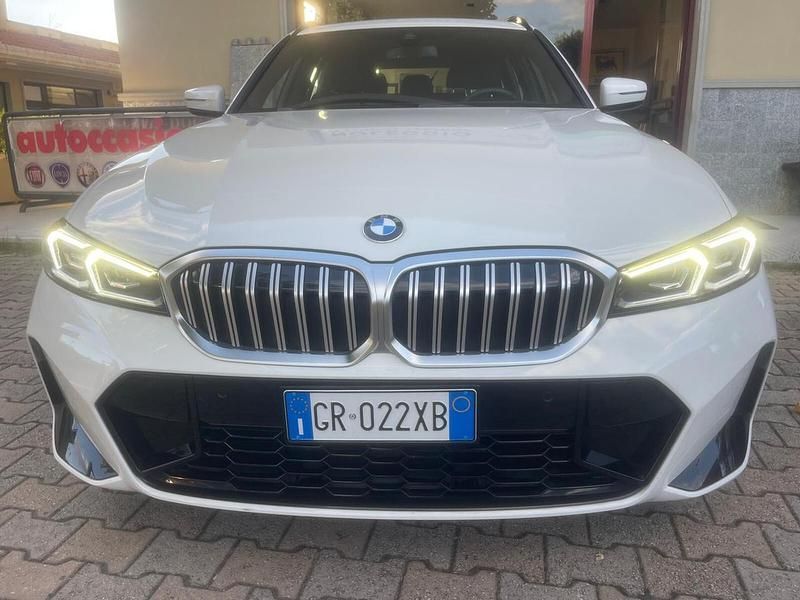 Usata BMW 330e M Sport 286 CV (210 kW) 2023 Bianco Station wagon