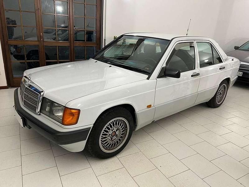 Bianco Usata 1992 Mercedes 190 Tre volumi | 7000 € - Immagine 1/4