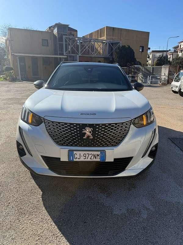 Usata Peugeot 2008 GT 56 kW (77 CV) 2022 Bianco SUV