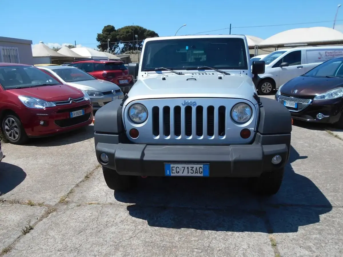 Usata Jeep Wrangler Sport 177 CV (130 kW) 2010 Argento SUV