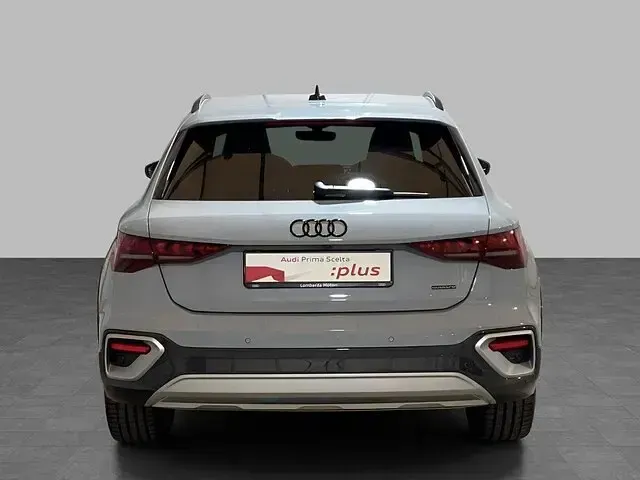 Usata Audi A3 Ambiente 204 CV (150 kW) 2025 Grigio freccia perla Berlina