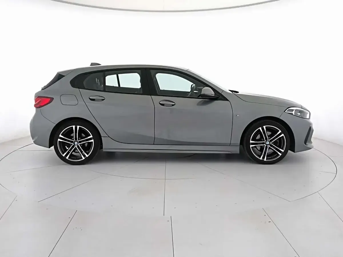 Usata BMW 116 M Sport 116 CV (85 kW) 2024 Skyscraper grey Utilitaria