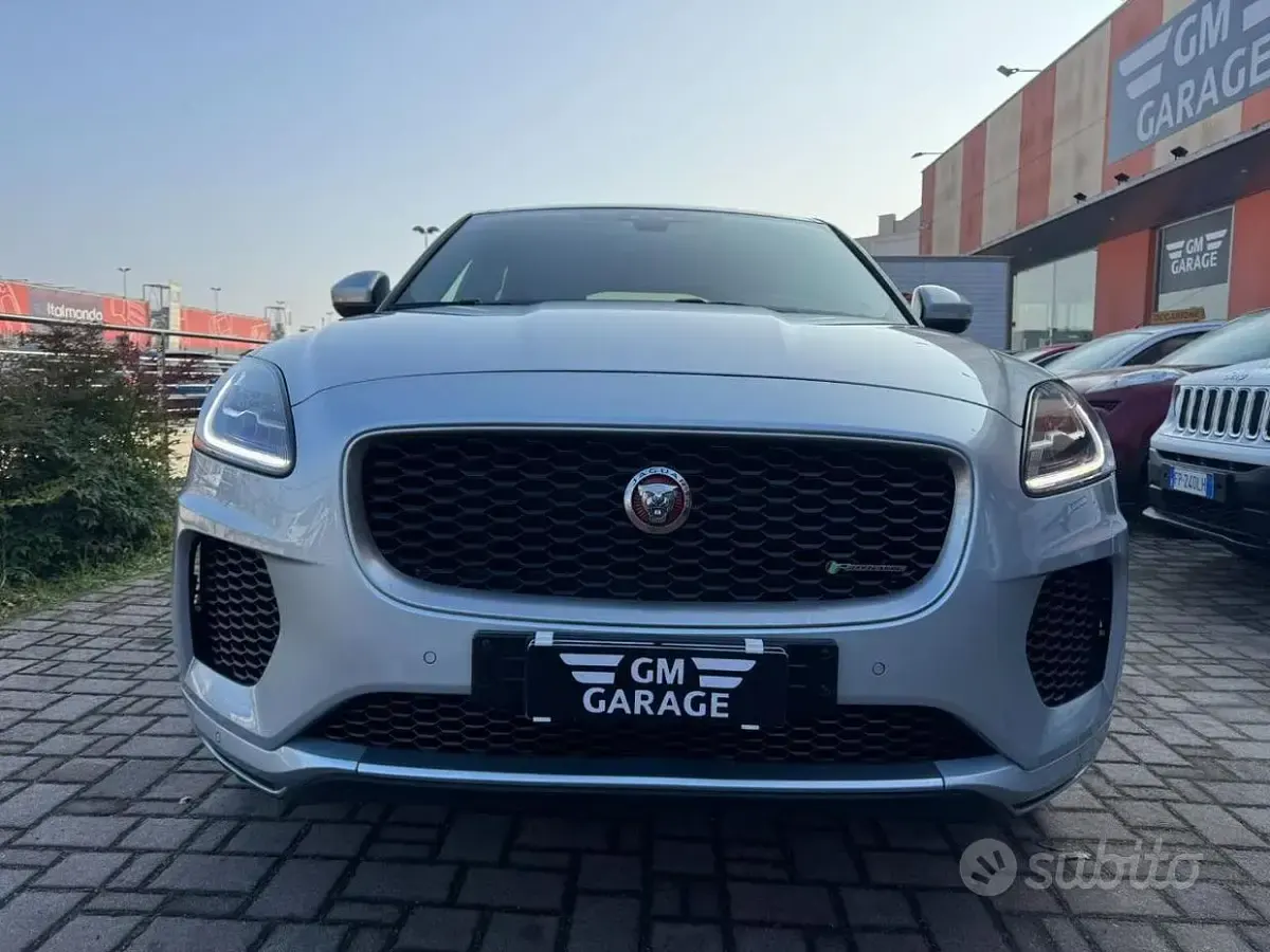 Usata Jaguar E-Pace R-Dynamic 150 CV (110 kW) 2019 Grigio SUV