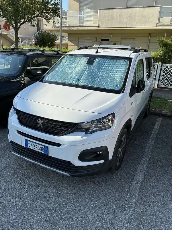 Usata Peugeot Rifter GT-line 131 CV (96 kW) 2020 Bianco Monovolume