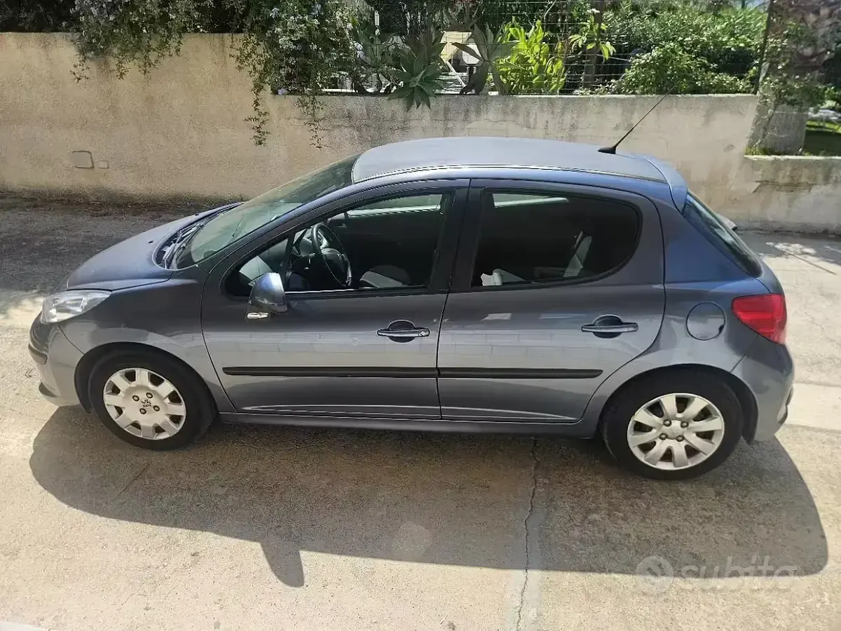 Usata Peugeot 207 68 CV (50 kW) 2007 Grigio Berlina