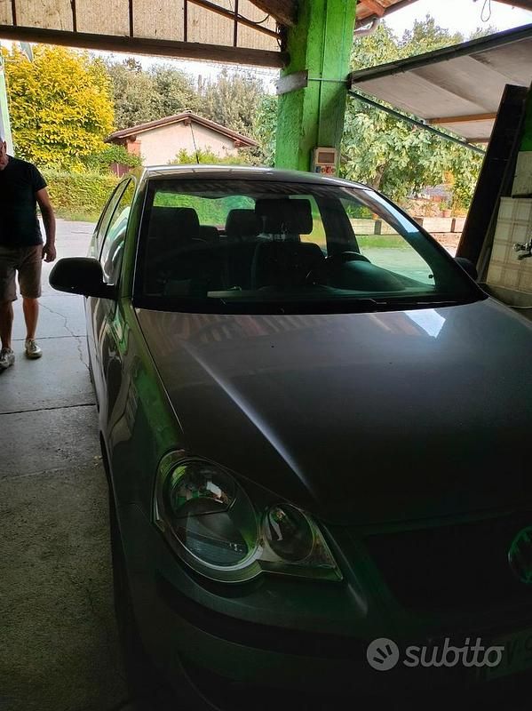 Grigio Usata 2009 VW Polo Due volumi | 3000 € (Ottimo prezzo) - Immagine 1/3