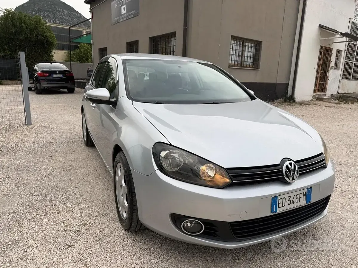 Usata VW Golf VI Comfortline 105 CV (77 kW) 2010 Grigio Utilitaria