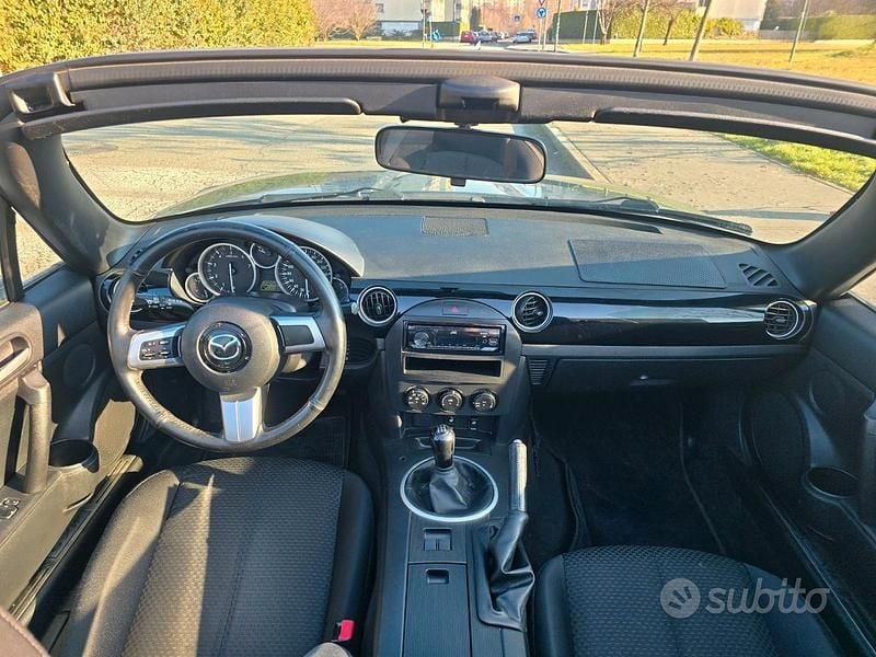 Usata Mazda MX5 126 CV (92 kW) 2006 Grigio Cabrio