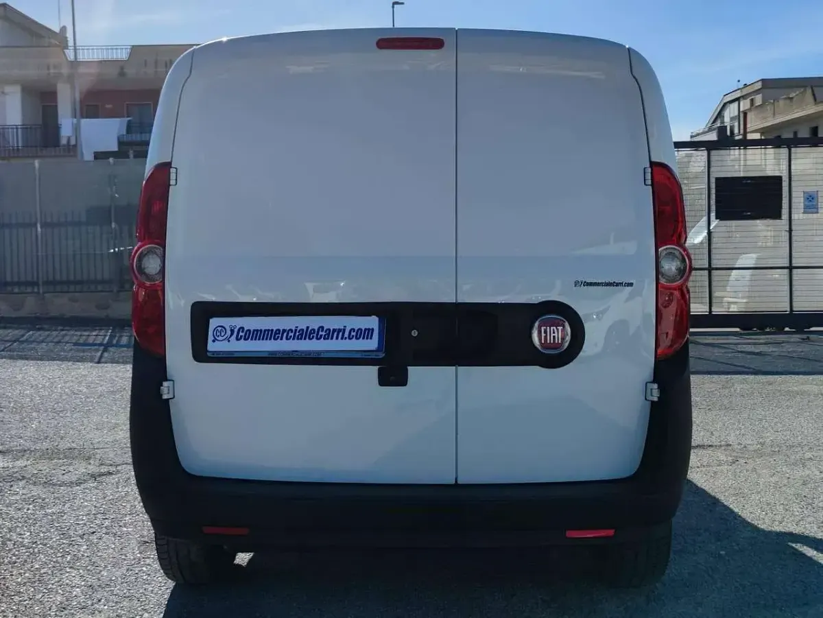 Usata Fiat Doblò 105 CV (77 kW) 2022 Bianco Monovolume