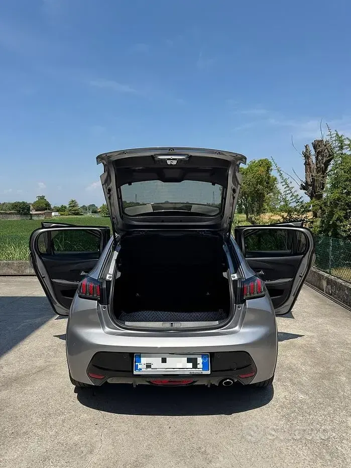 Usata Peugeot 208 GT 102 CV (75 kW) 2022 Grigio Utilitaria