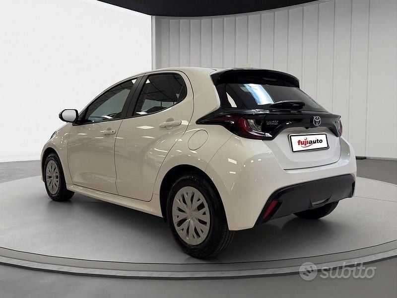 Usata Toyota Yaris Active 116 CV (85 kW) 2025 Super white Utilitaria