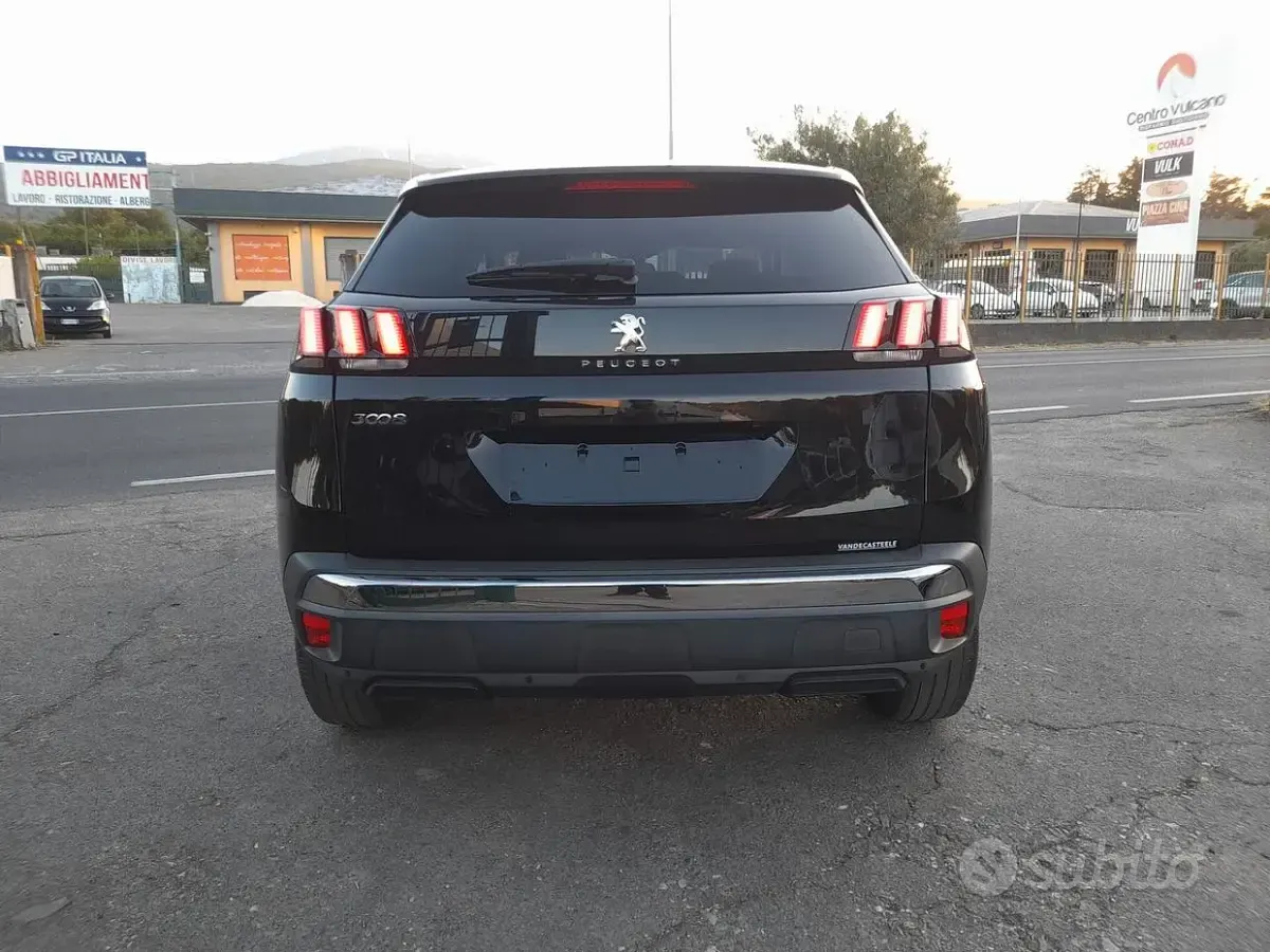 Usata Peugeot 3008 Allure 131 CV (96 kW) 2020 Nero SUV