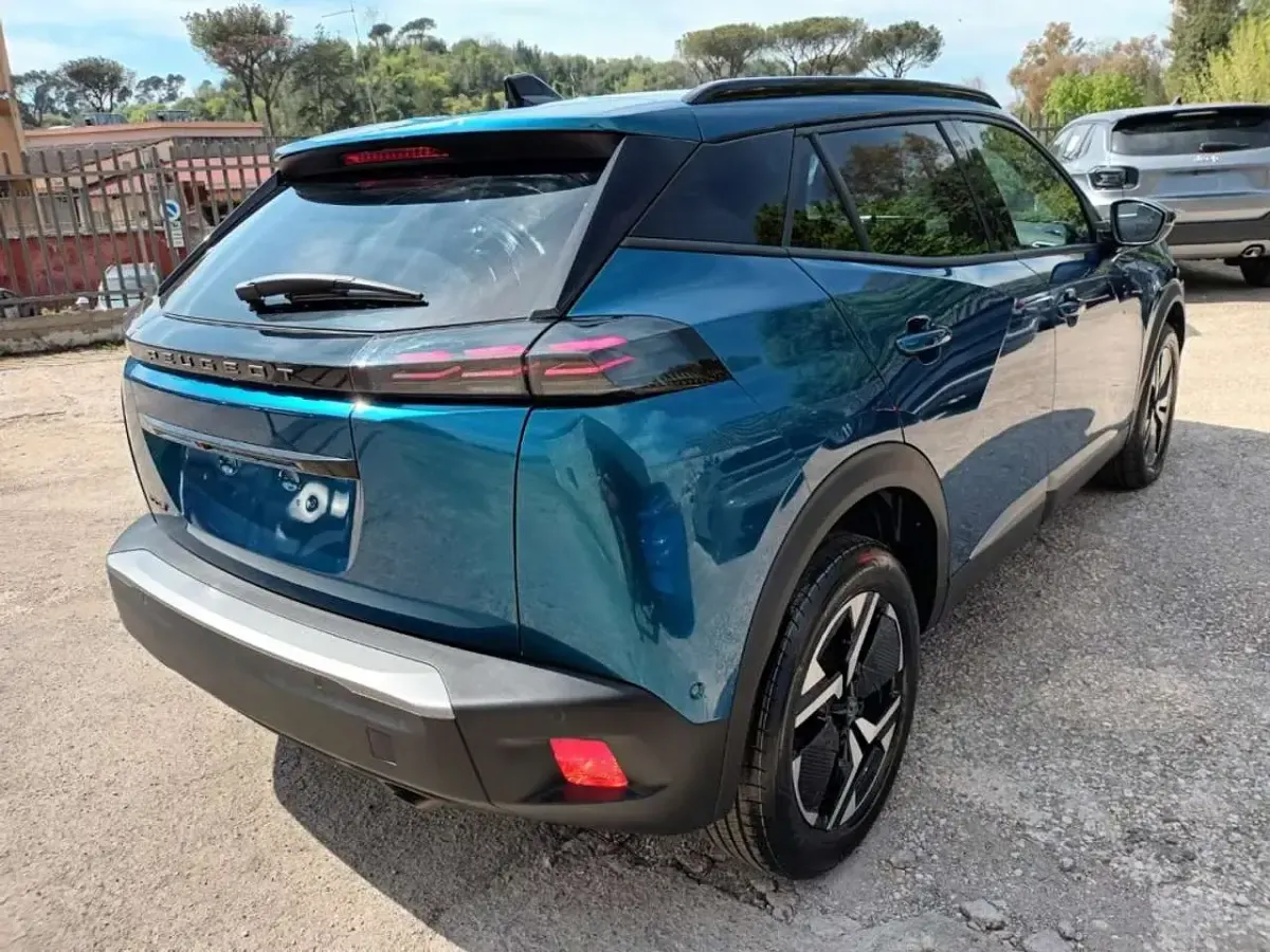 Usata Peugeot 2008 Allure 101 CV (74 kW) 2025 Blu SUV