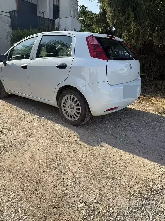 Usata Fiat Grande Punto 77 CV (56 kW) 2009 Bianco Utilitaria