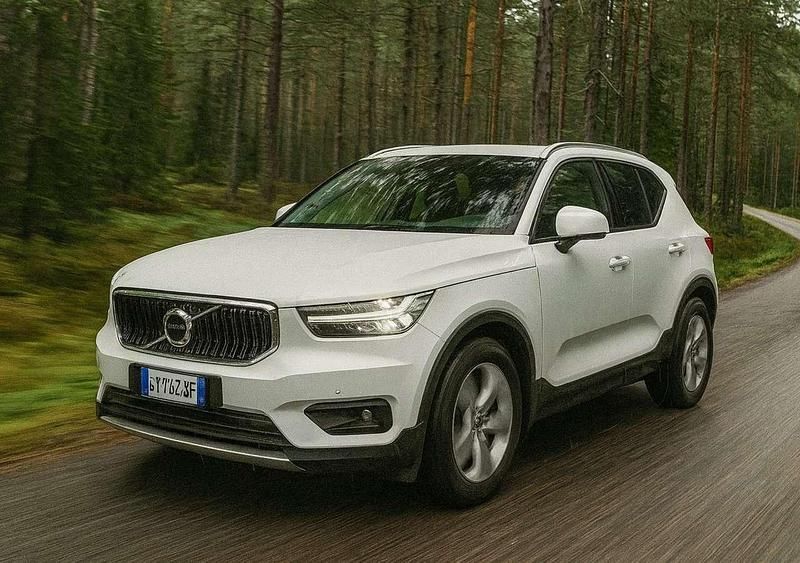 Bianco Usata 2021 Volvo XC40 Momentum SUV | 19.500 € (Ottimo prezzo) - Immagine 1/4