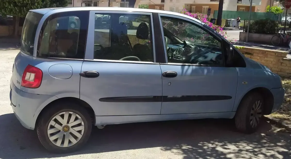 Usata Fiat Multipla Dynamic 92 CV (67 kW) 2005 Blu/azzurro Monovolume