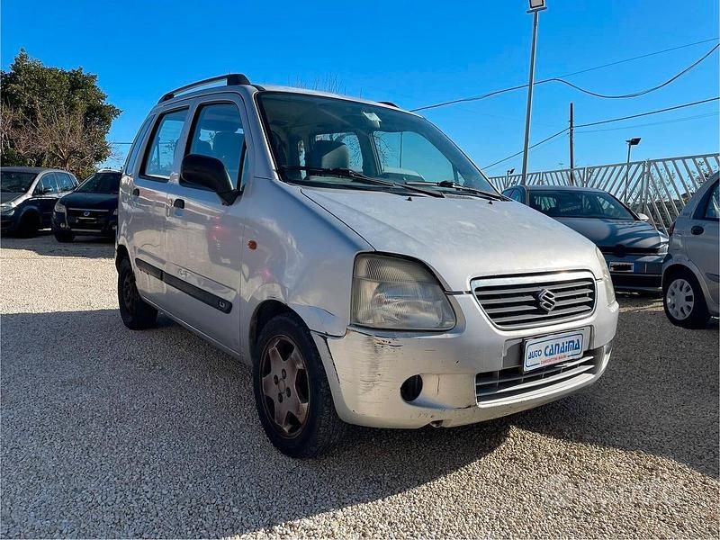 Usata Suzuki Wagon R 76 CV (55 kW) 2001 Grigio Monovolume