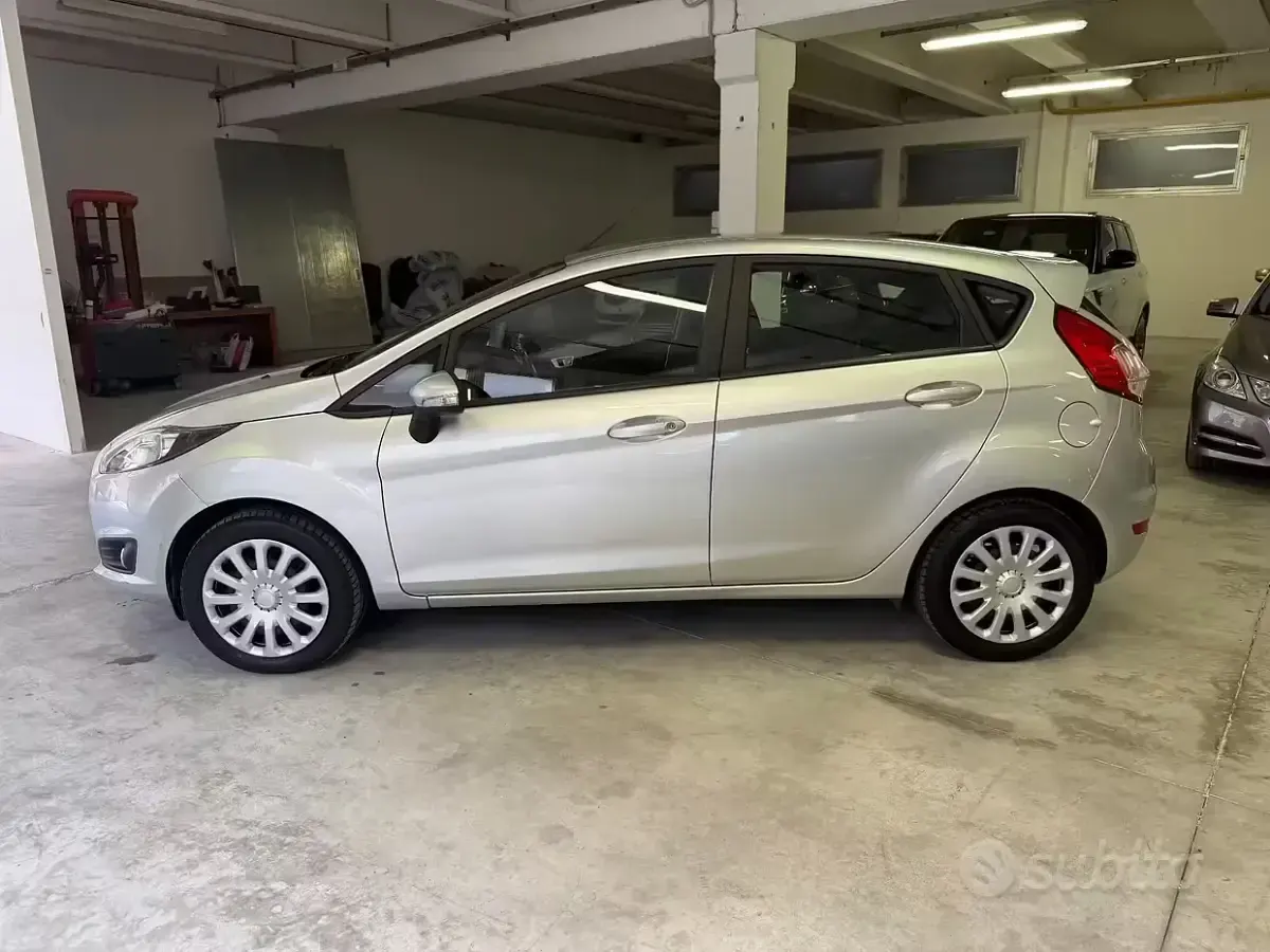 Usata Ford Fiesta Titanium 60 CV (44 kW) 2016 Grigio Utilitaria