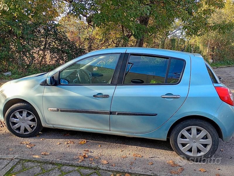 Usata Renault Clio II 70 CV (51 kW) 2009 Blu Utilitaria