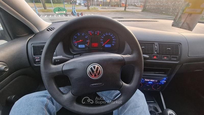Usado VW Golf IV 75 CV (55 kW) 2004 Verde Berlina