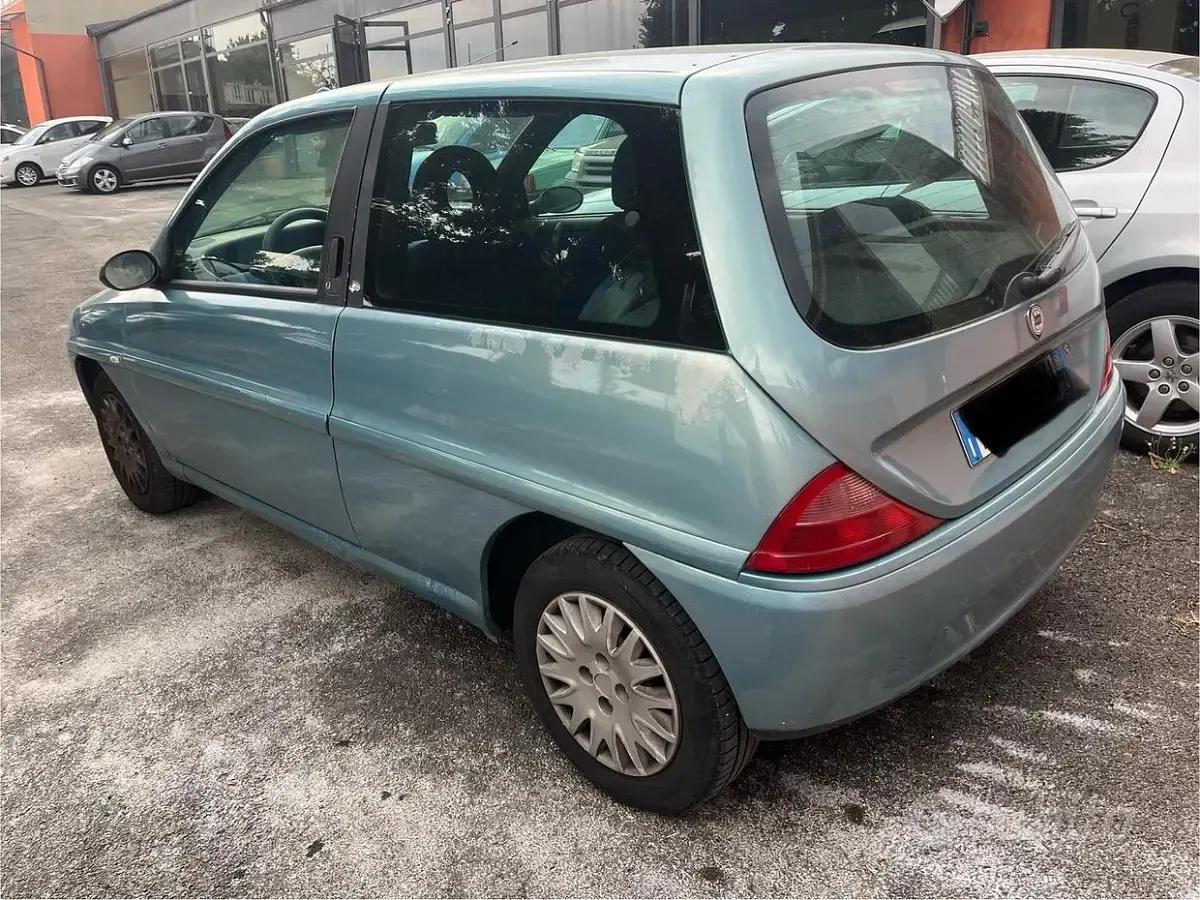 Usata Lancia Ypsilon 60 CV (44 kW) 2001 Blu Utilitaria