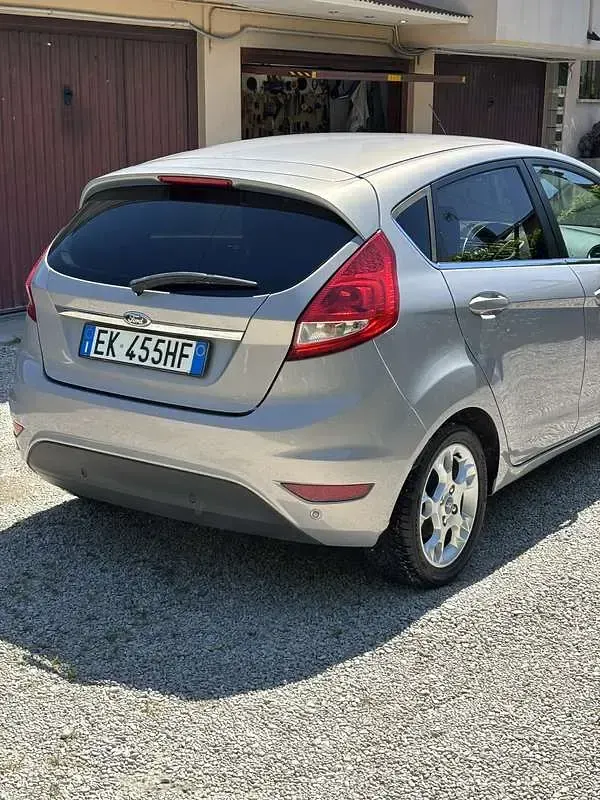 Usata Ford Fiesta Titanium 97 CV (71 kW) 2011 Berlina
