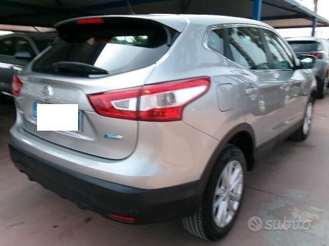 Usata Nissan Qashqai Acenta 110 CV (80 kW) 2015 Grigio SUV