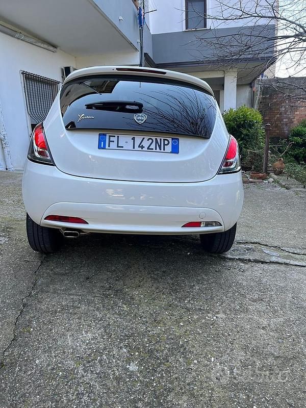 Usata Lancia Ypsilon 2017 Bianco Utilitaria