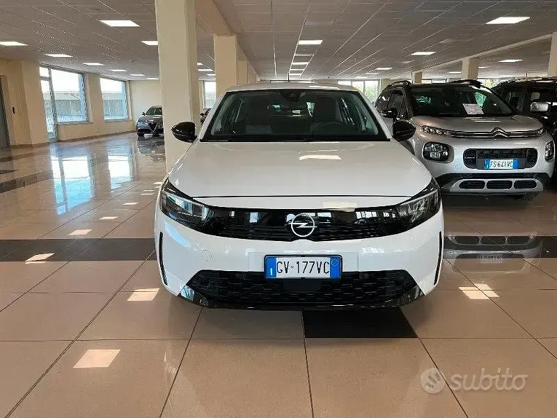 Usata Opel Corsa 75 CV (55 kW) 2024 Bianco Utilitaria