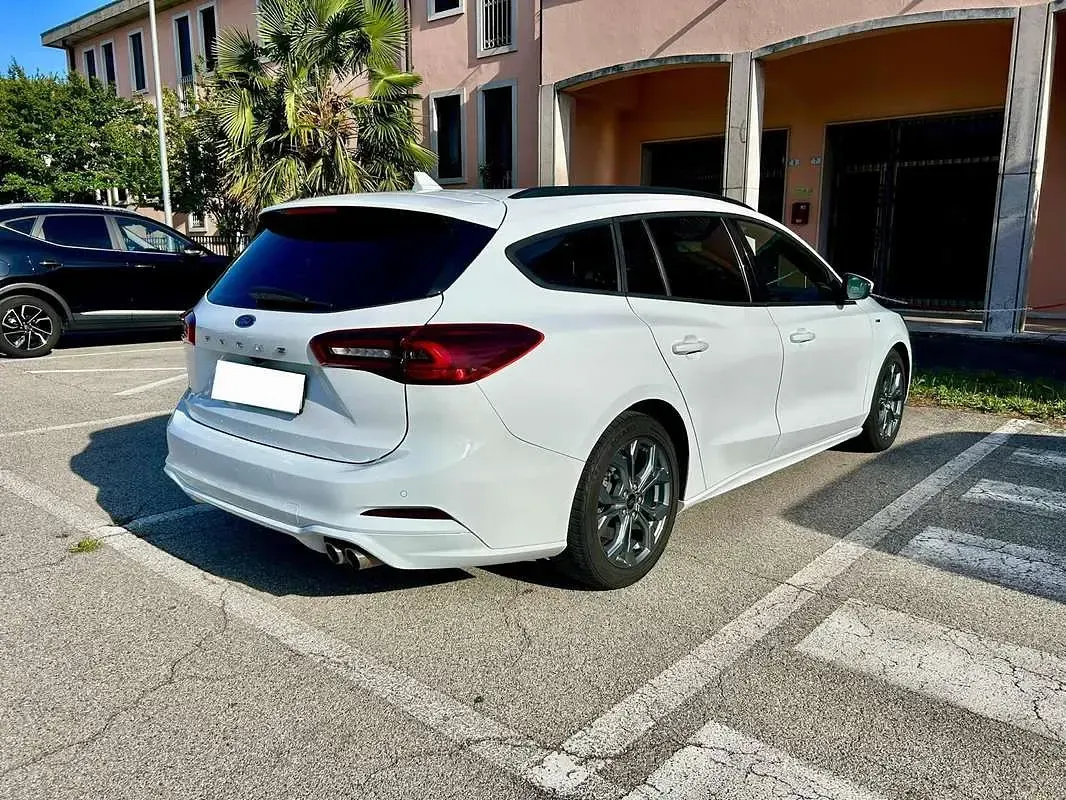 Usata Ford Focus ST-Line X 116 CV (85 kW) 2023 Bianco Station wagon