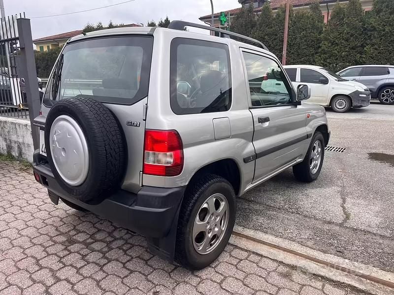 Usata Mitsubishi Pajero 129 CV (94 kW) 2001 Grigio SUV