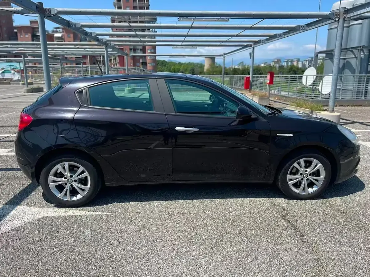 Usata Alfa Romeo Giulietta Progression 105 CV (77 kW) 2012 Nero Utilitaria