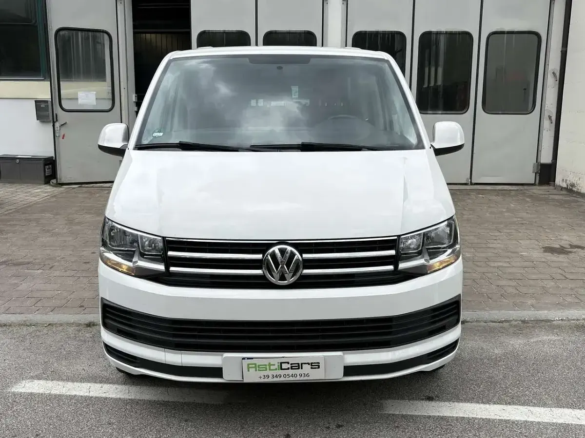 Usata VW Caravelle Comfortline 150 CV (110 kW) 2019 Candyweiß Furgone