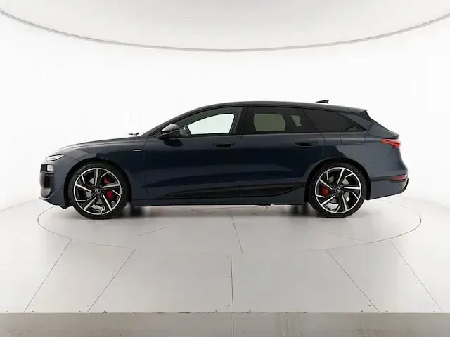 Usata Audi A6 e-tron S-Line 314 kW (428 CV) 2025 Blu plasma metallizzato Station wagon