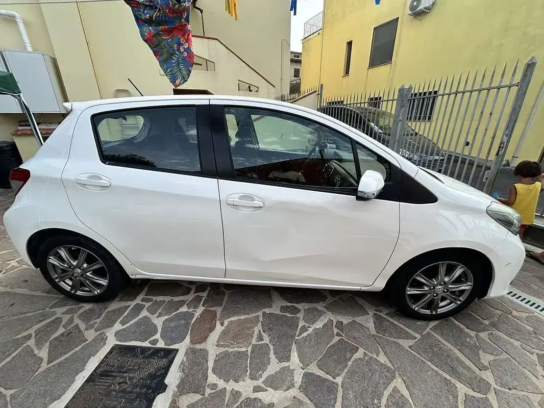 Usata Toyota Yaris Active 90 CV (66 kW) 2012 Utilitaria