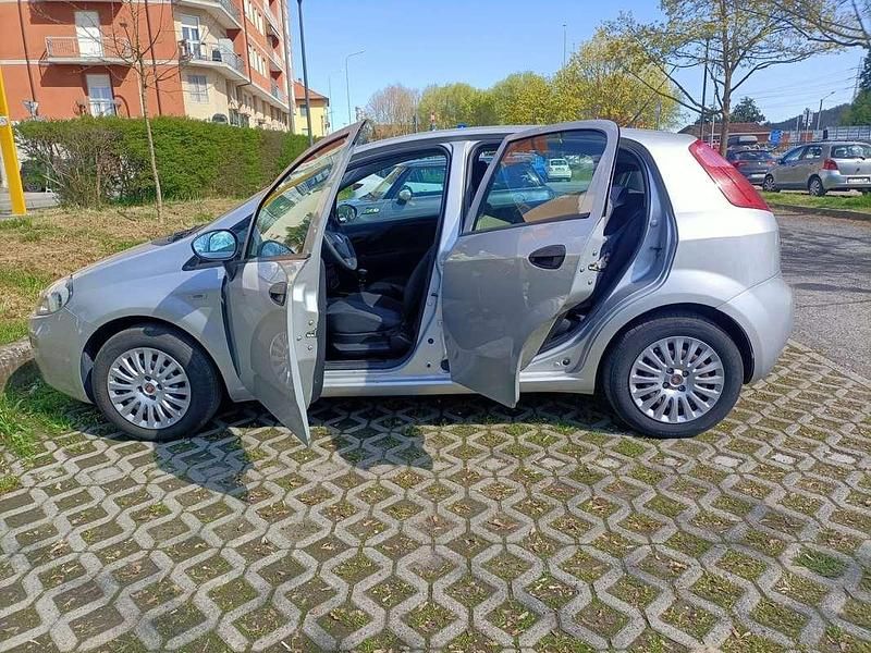 Usata Fiat Punto Young 69 CV (50 kW) 2017 Utilitaria
