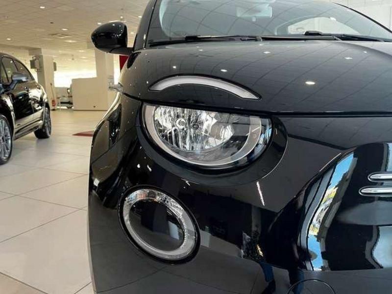 Usata Fiat 500e Action 86 kW (118 CV) 2023 Bianco Berlina