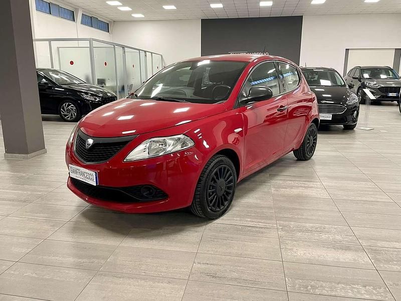 Usata Lancia Ypsilon Silver 69 CV (50 kW) 2021 Rosso Utilitaria