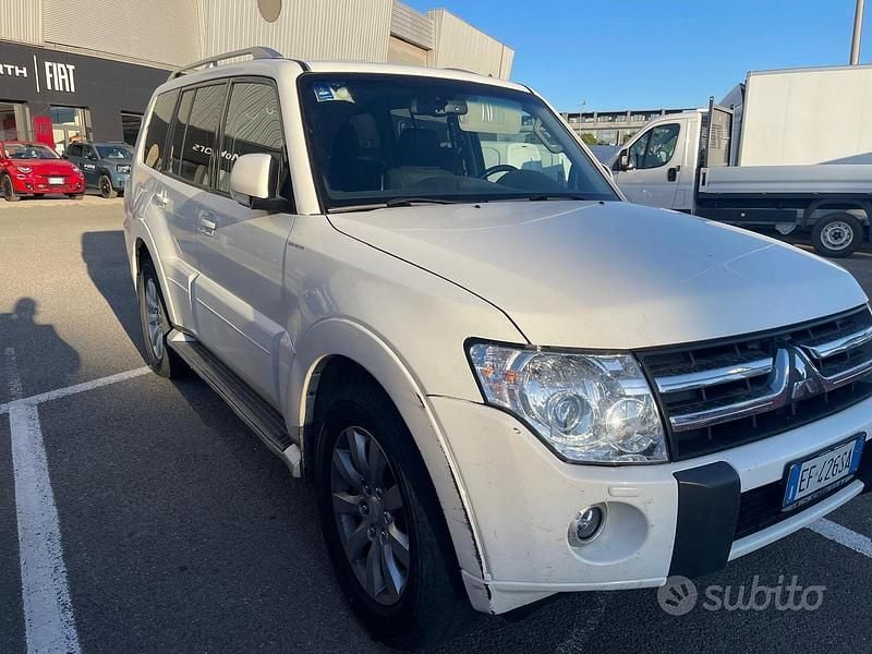 Usata Mitsubishi Pajero Instyle 200 CV (147 kW) 2011 Bianco SUV