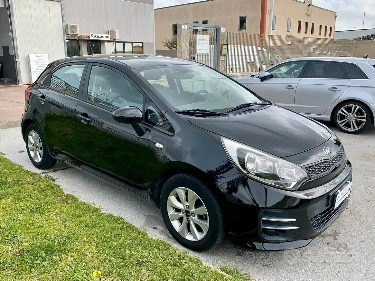 Käytetty Kia Rio Active 75 HP (55 kW) 2017 Musta Sedan