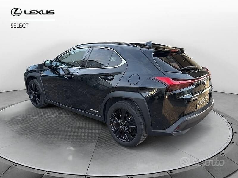 Usata Lexus UX 183 CV (134 kW) 2021 Nero SUV