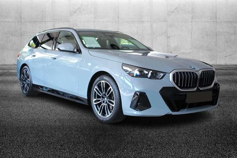 Grigio Usata 2024 BMW 520 M Sport Station wagon | 55.950 € (Buon prezzo) - Immagine 1/4